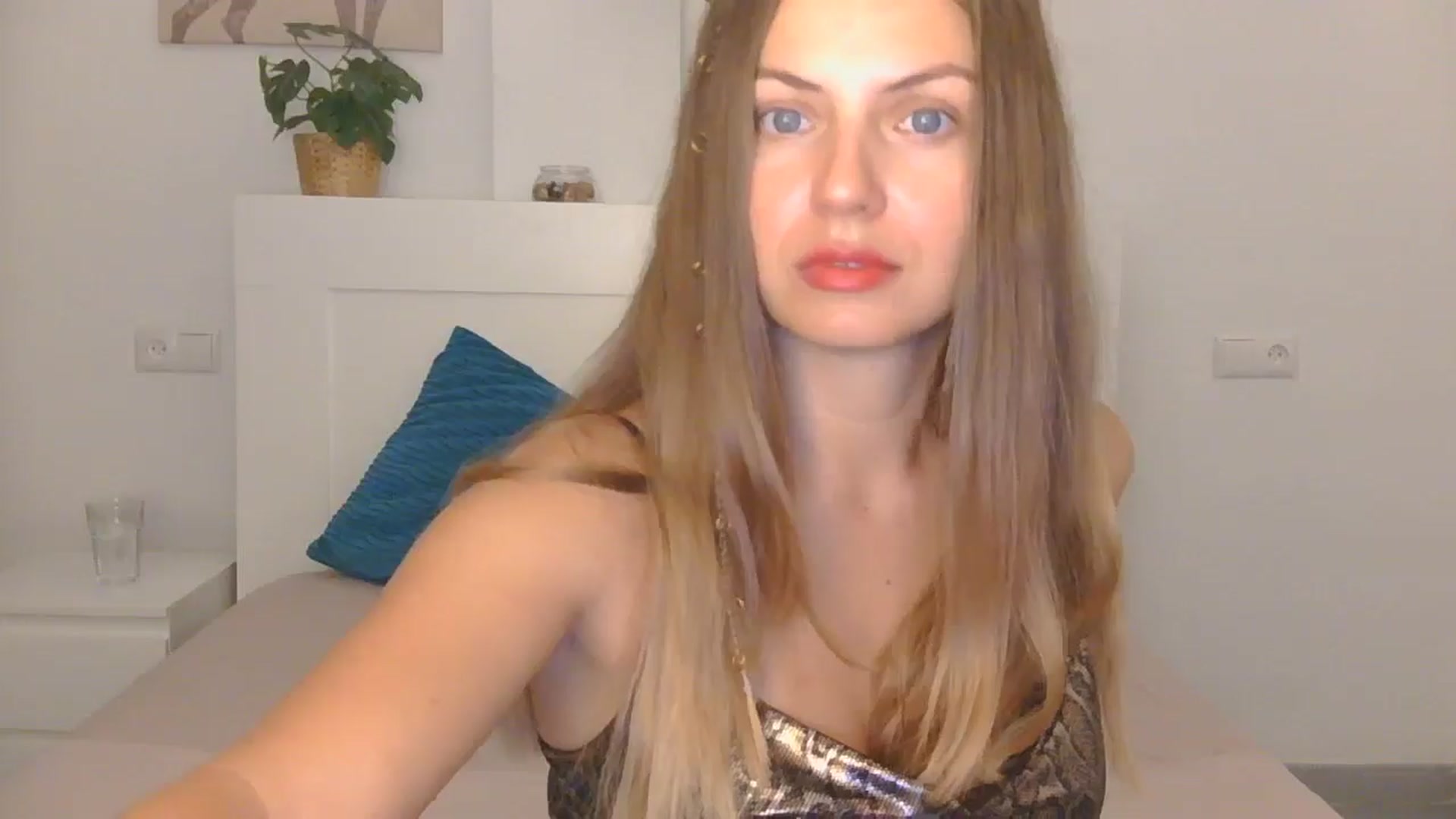 Gallery image thumbnail from AnotherLove4U's myfreecams stream on, 10/16/2024, 09:07 image 3 of 20
