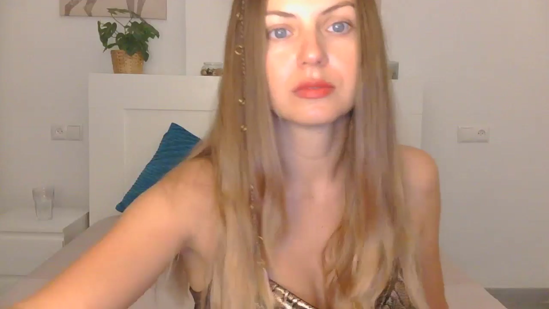 Gallery image thumbnail from AnotherLove4U's myfreecams stream on, 10/16/2024, 09:07 image 2 of 20