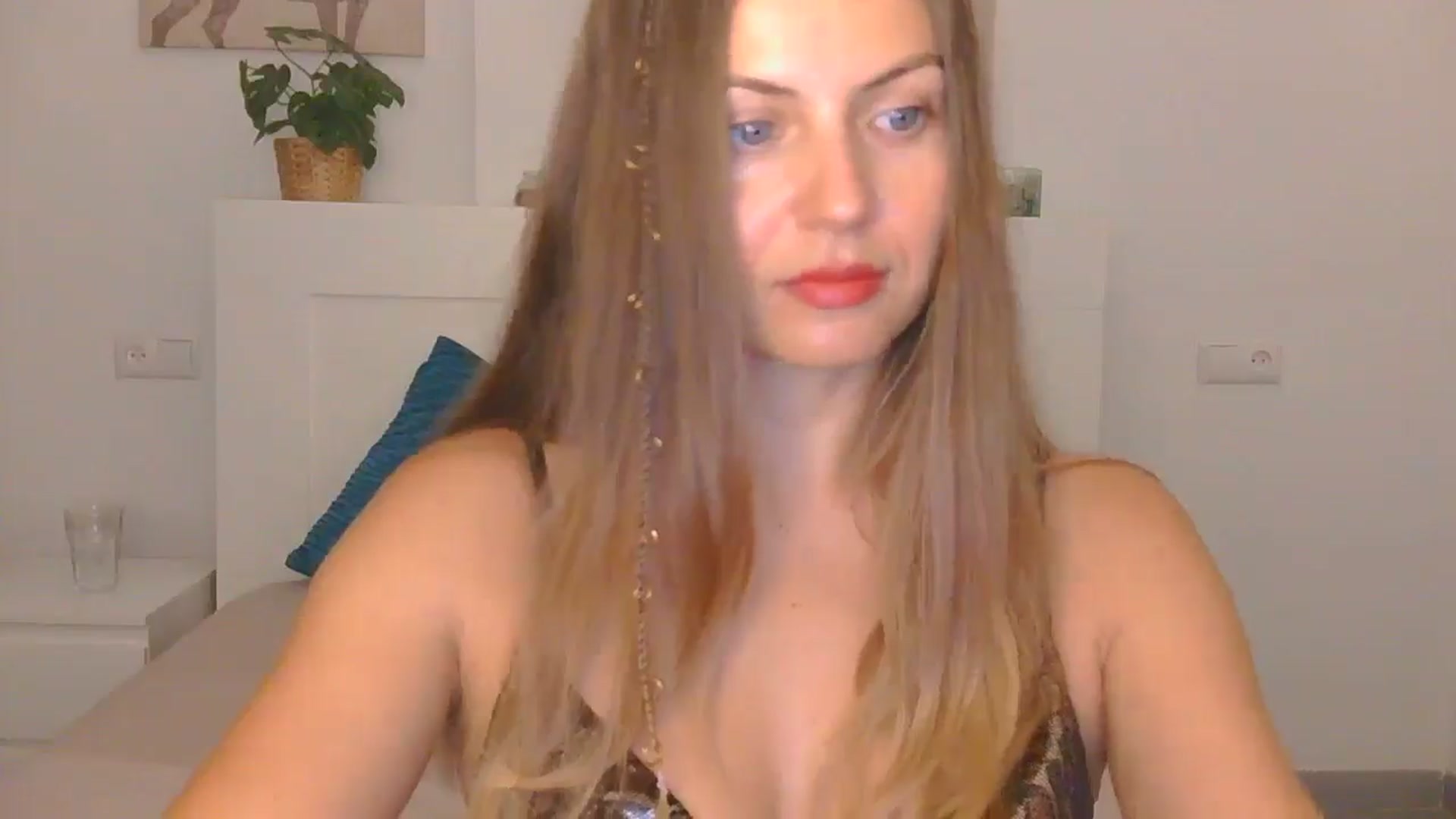 Gallery image thumbnail from AnotherLove4U's myfreecams stream on, 10/16/2024, 09:07 image 5 of 20