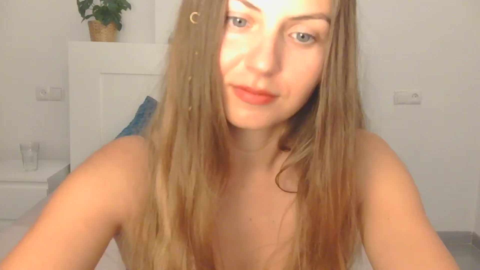 Gallery image thumbnail from AnotherLove4U's myfreecams stream on, 10/16/2024, 09:07 image 16 of 20