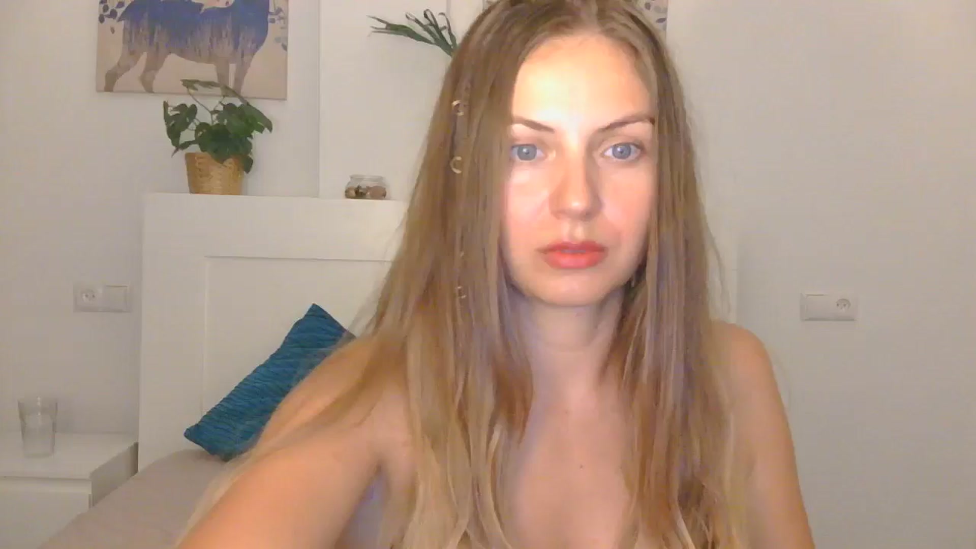 Gallery image thumbnail from AnotherLove4U's myfreecams stream on, 10/16/2024, 09:40 image 1 of 20