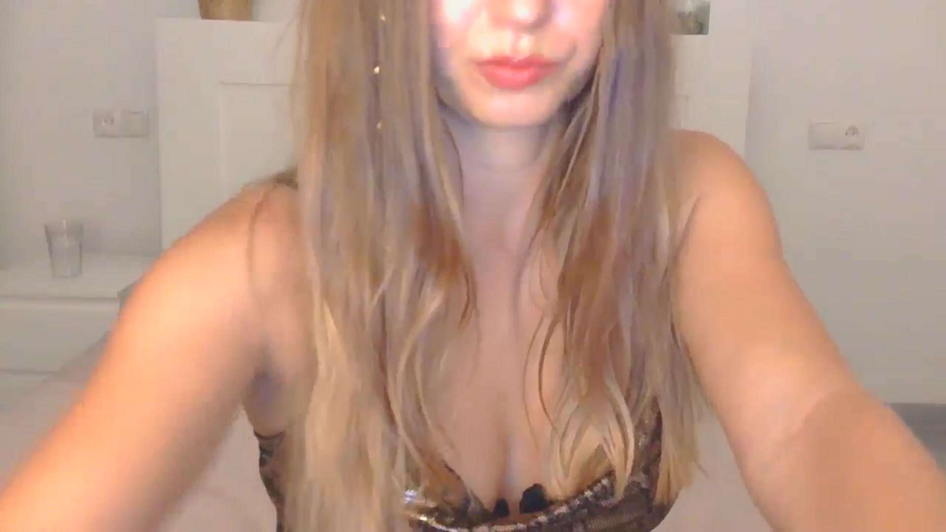 Gallery image thumbnail from AnotherLove4U's myfreecams stream on, 10/16/2024, 09:40 image 17 of 20