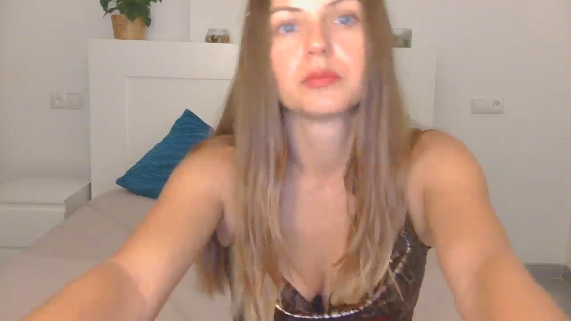Gallery image thumbnail from AnotherLove4U's myfreecams stream on, 10/16/2024, 10:02 image 13 of 20