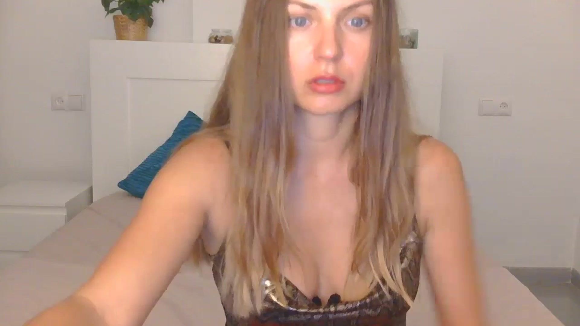 Gallery image thumbnail from AnotherLove4U's myfreecams stream on, 10/16/2024, 10:02 image 12 of 20