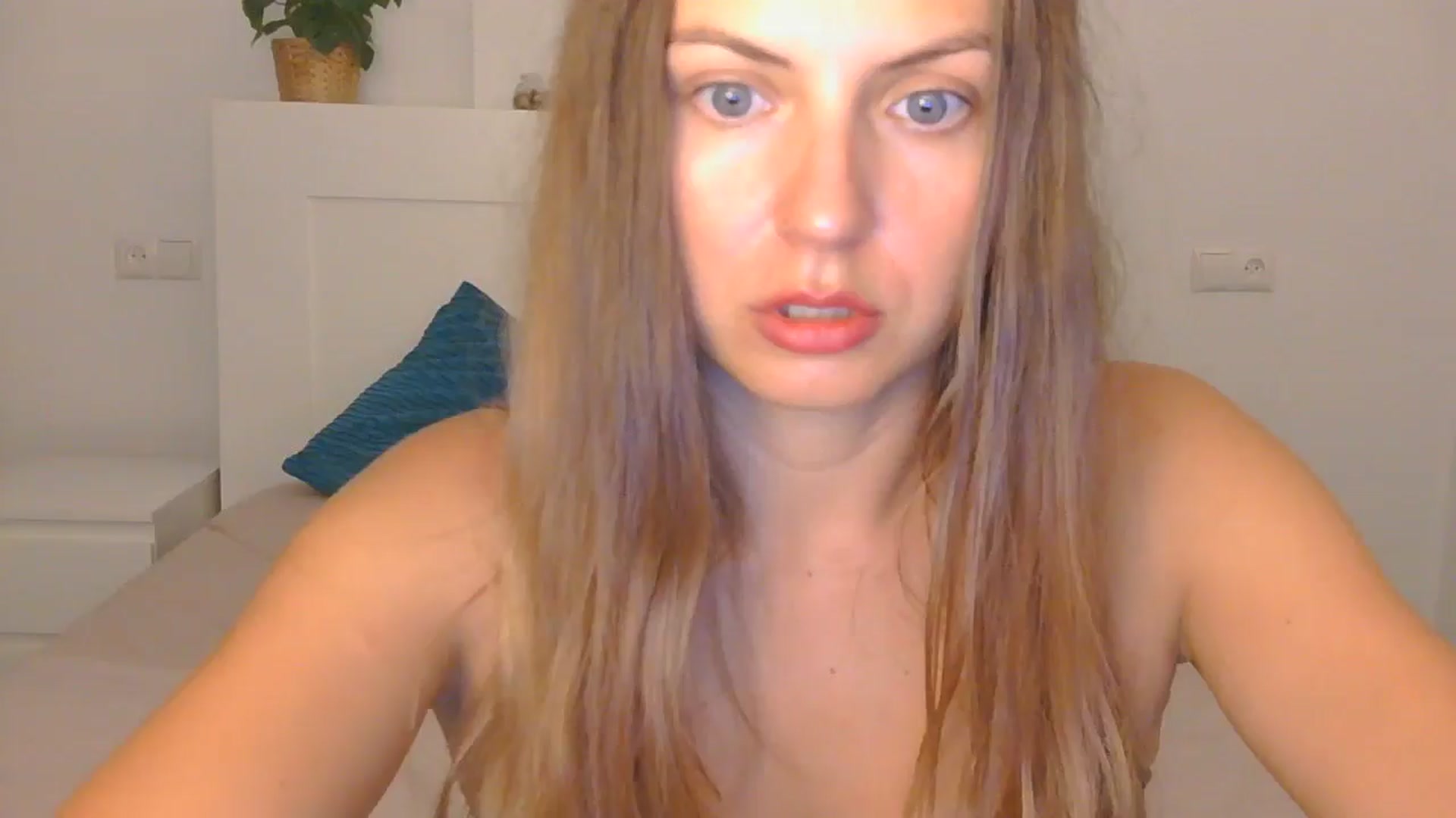 Gallery image thumbnail from AnotherLove4U's myfreecams stream on, 10/16/2024, 10:02 image 18 of 20