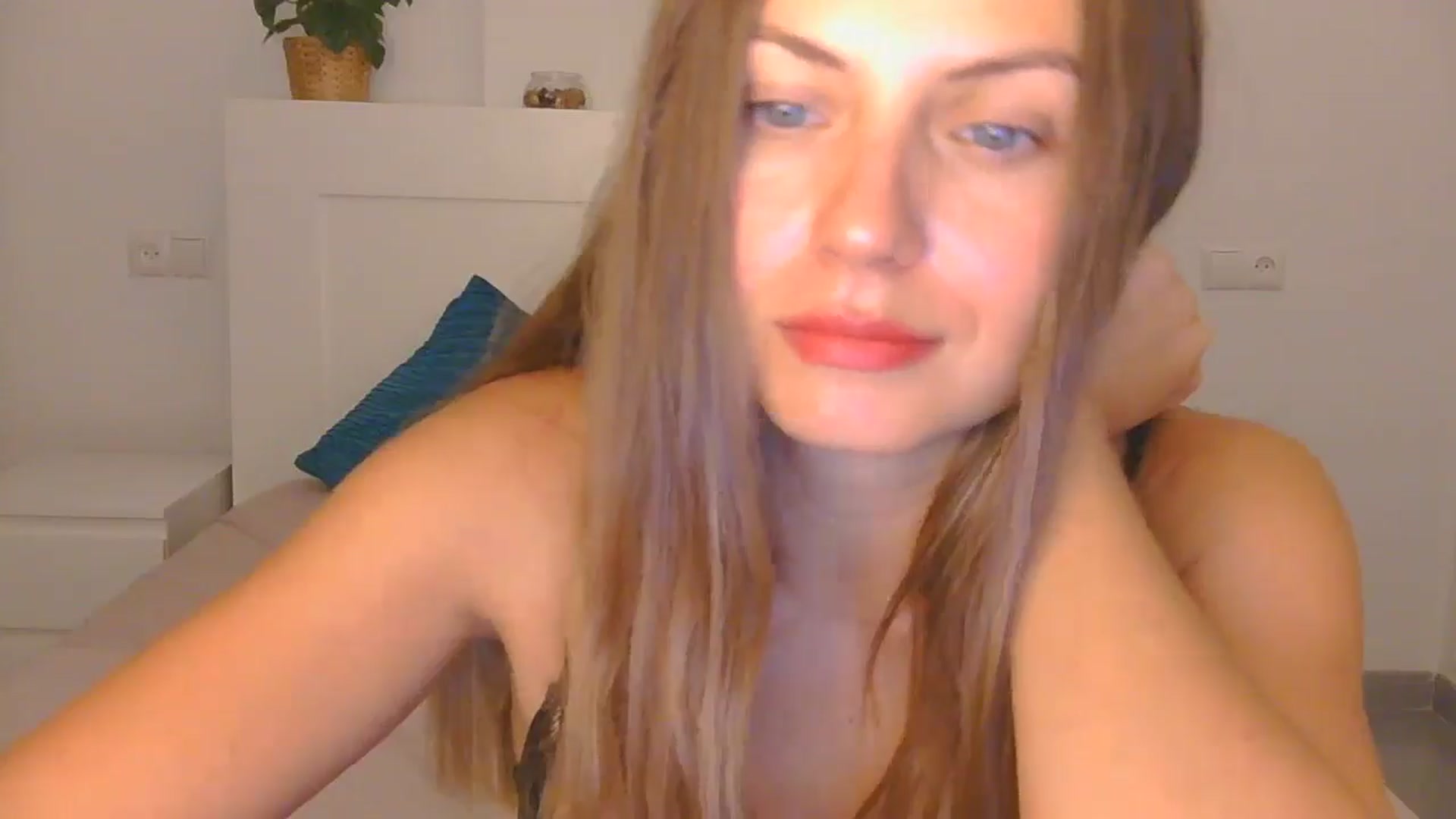 Gallery image thumbnail from AnotherLove4U's myfreecams stream on, 10/16/2024, 10:02 image 8 of 20