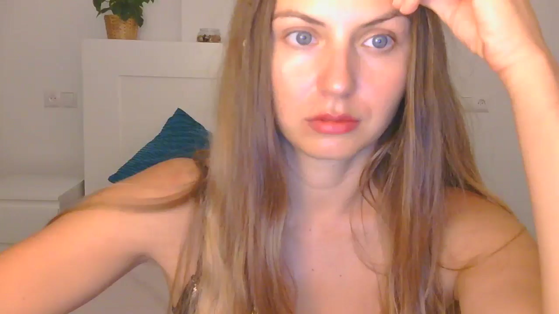 Gallery image thumbnail from AnotherLove4U's myfreecams stream on, 10/16/2024, 10:02 image 16 of 20