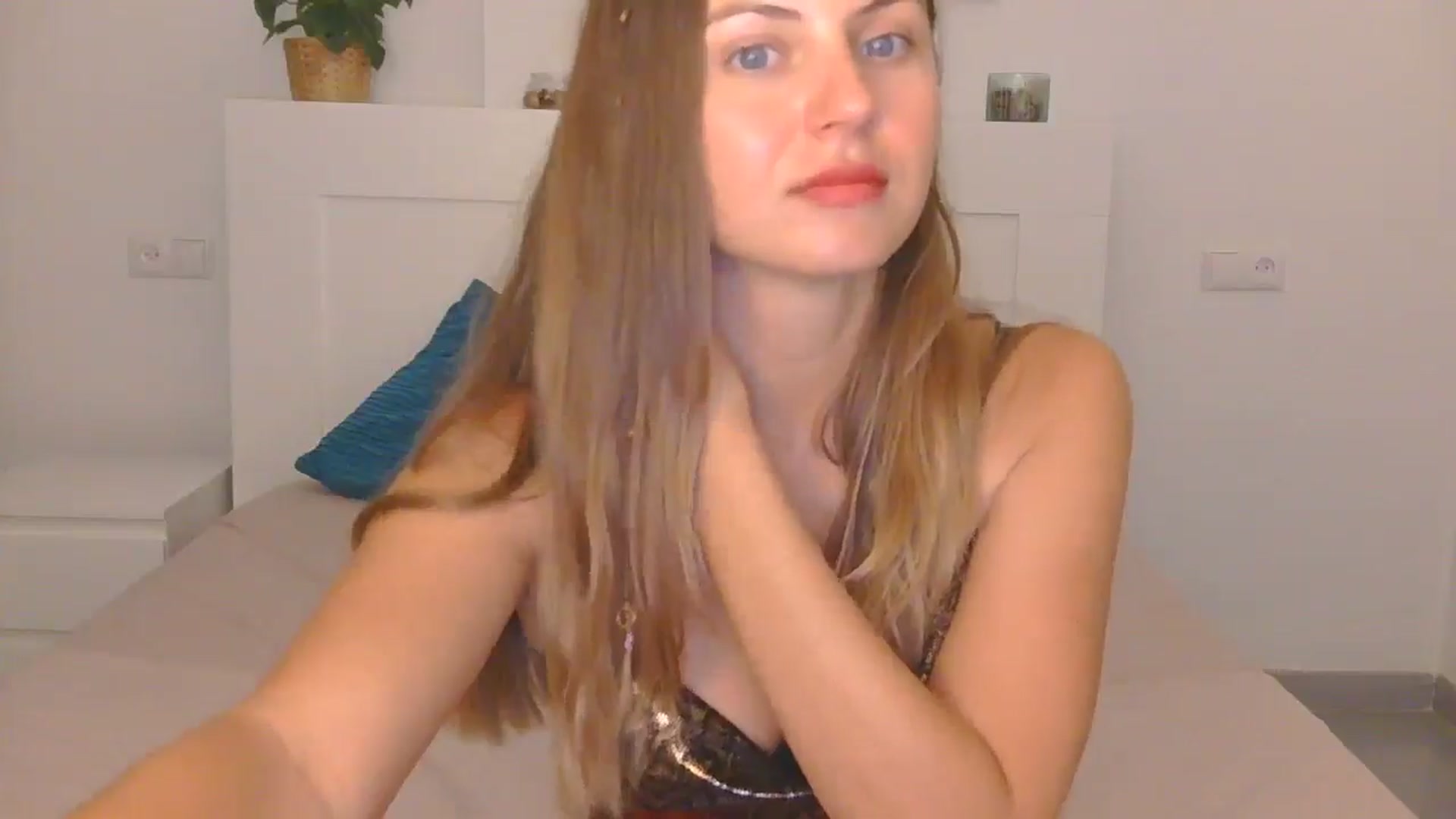 Gallery image thumbnail from AnotherLove4U's myfreecams stream on, 10/16/2024, 10:02 image 14 of 20