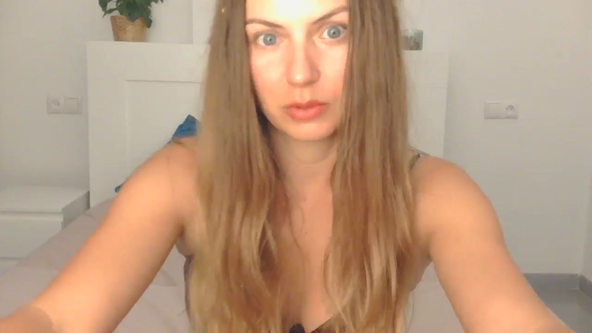 Gallery image thumbnail from AnotherLove4U's myfreecams stream on, 10/16/2024, 10:02 image 20 of 20