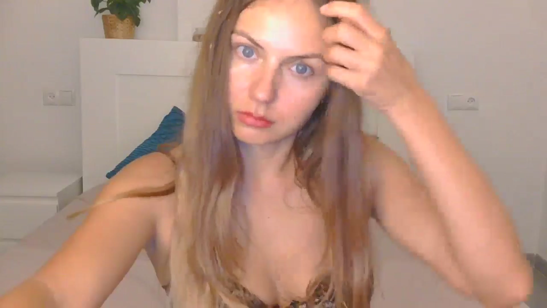 Gallery image thumbnail from AnotherLove4U's myfreecams stream on, 10/16/2024, 10:02 image 17 of 20