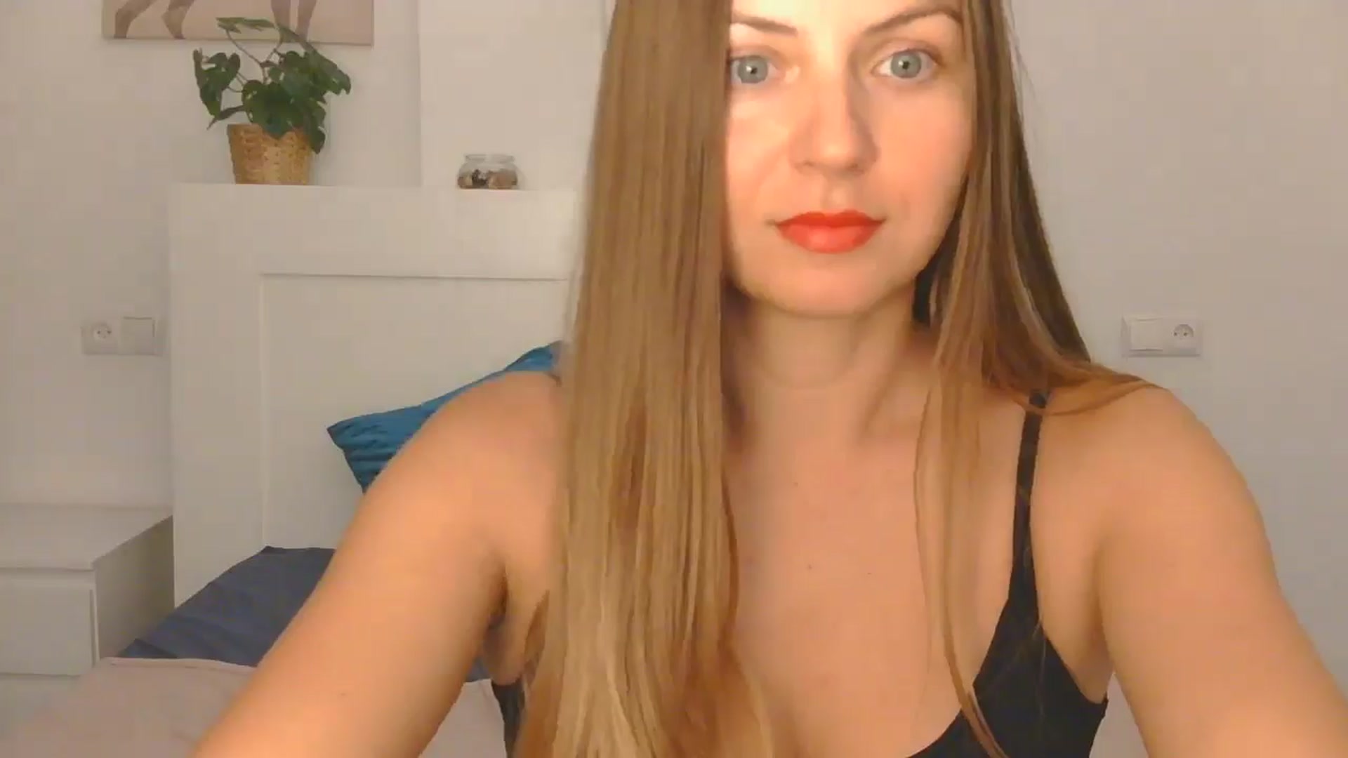 Gallery image thumbnail from AnotherLove4U's myfreecams stream on, 10/18/2024, 09:04 image 3 of 20