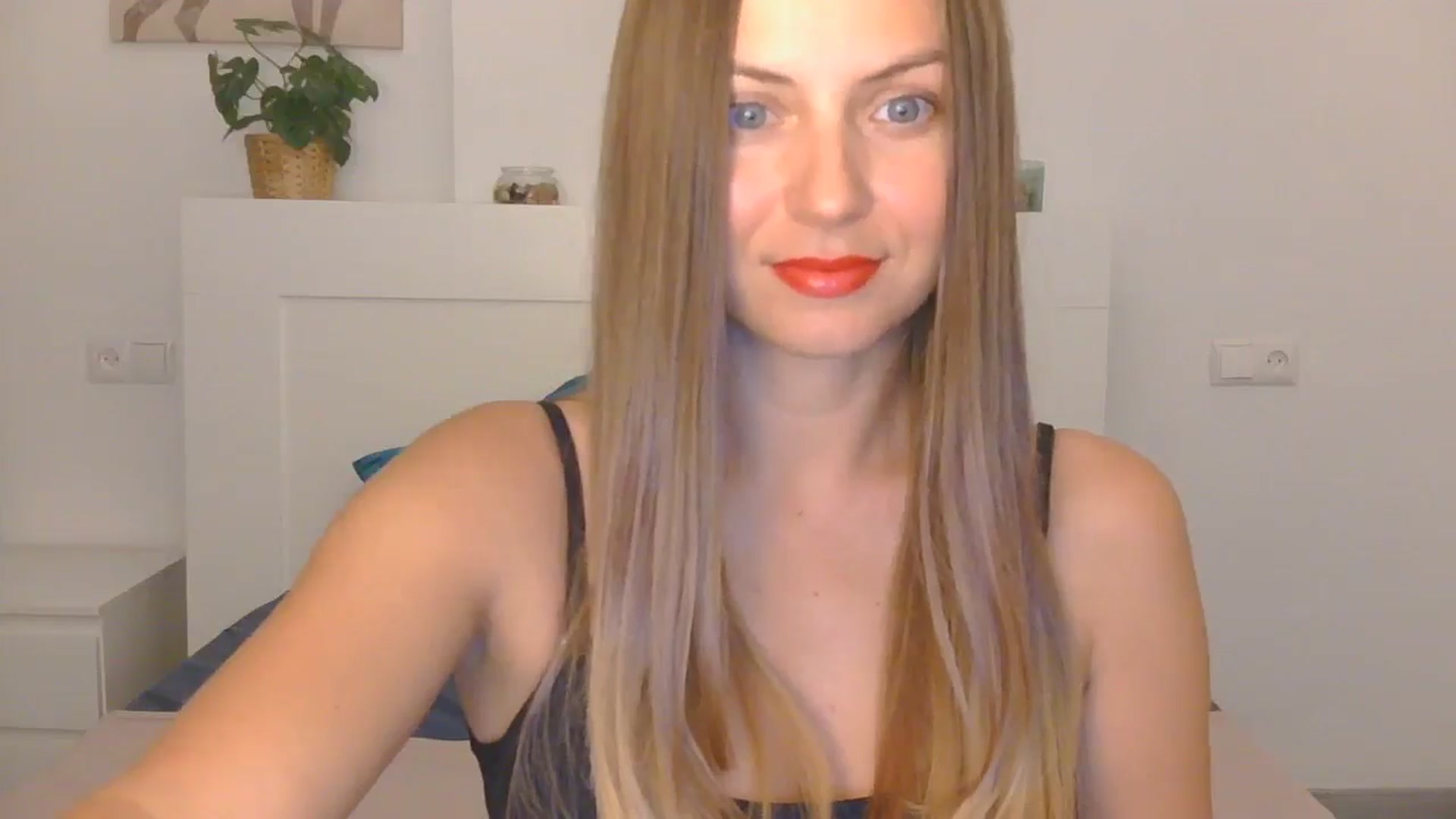 Gallery image thumbnail from AnotherLove4U's myfreecams stream on, 10/18/2024, 09:04 image 8 of 20