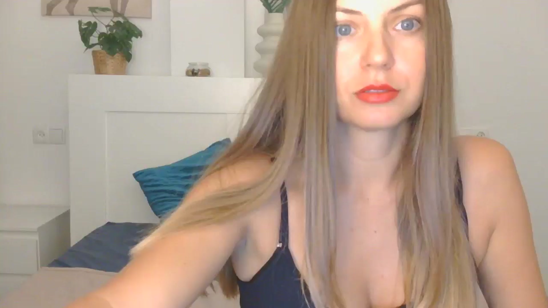 Gallery image thumbnail from AnotherLove4U's myfreecams stream on, 10/18/2024, 09:04 image 1 of 20