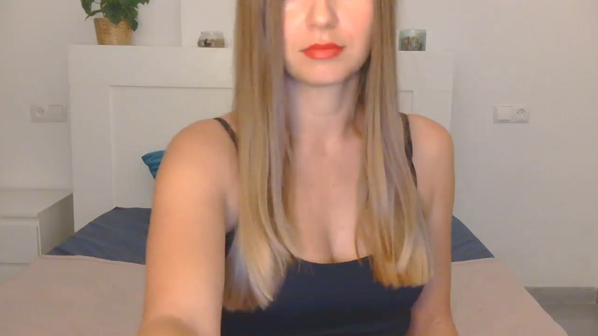 Gallery image thumbnail from AnotherLove4U's myfreecams stream on, 10/18/2024, 09:04 image 18 of 20