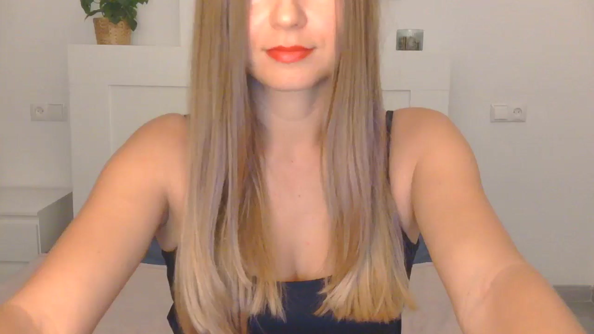 Gallery image thumbnail from AnotherLove4U's myfreecams stream on, 10/18/2024, 09:04 image 17 of 20