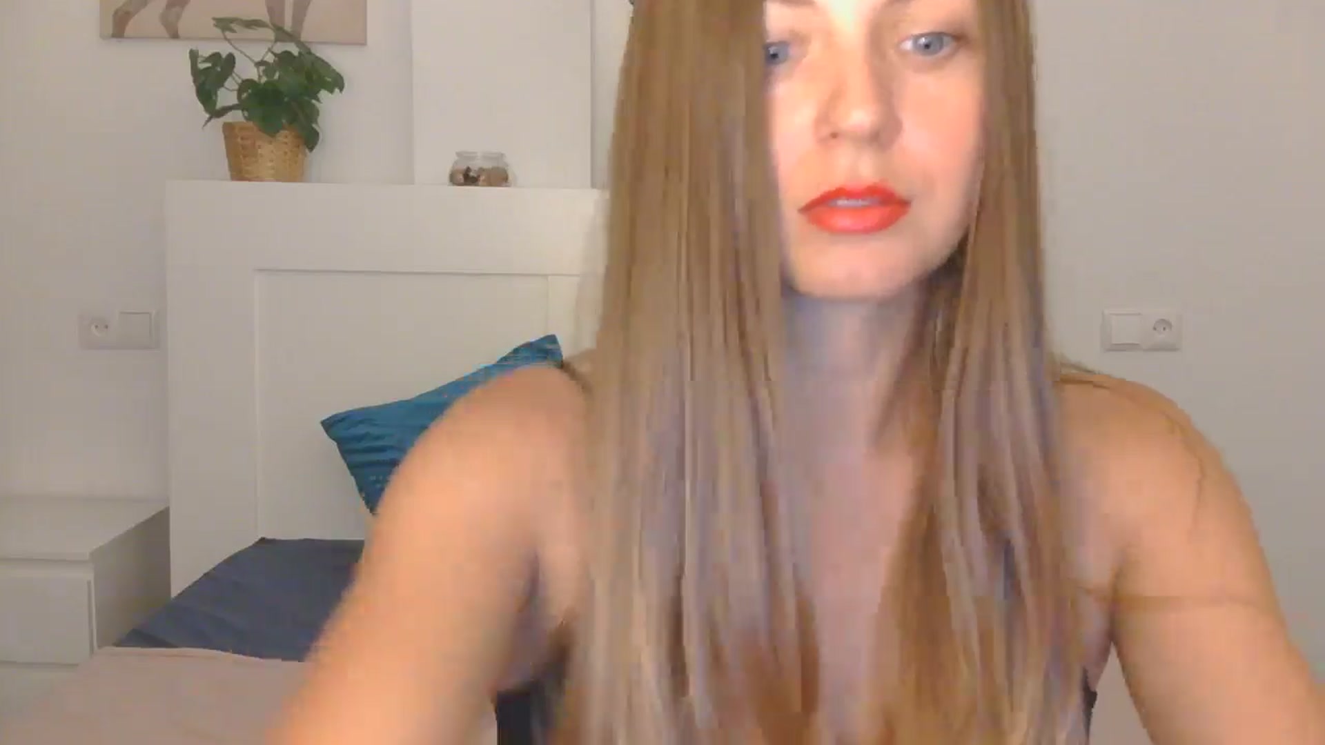 Gallery image thumbnail from AnotherLove4U's myfreecams stream on, 10/18/2024, 09:04 image 6 of 20