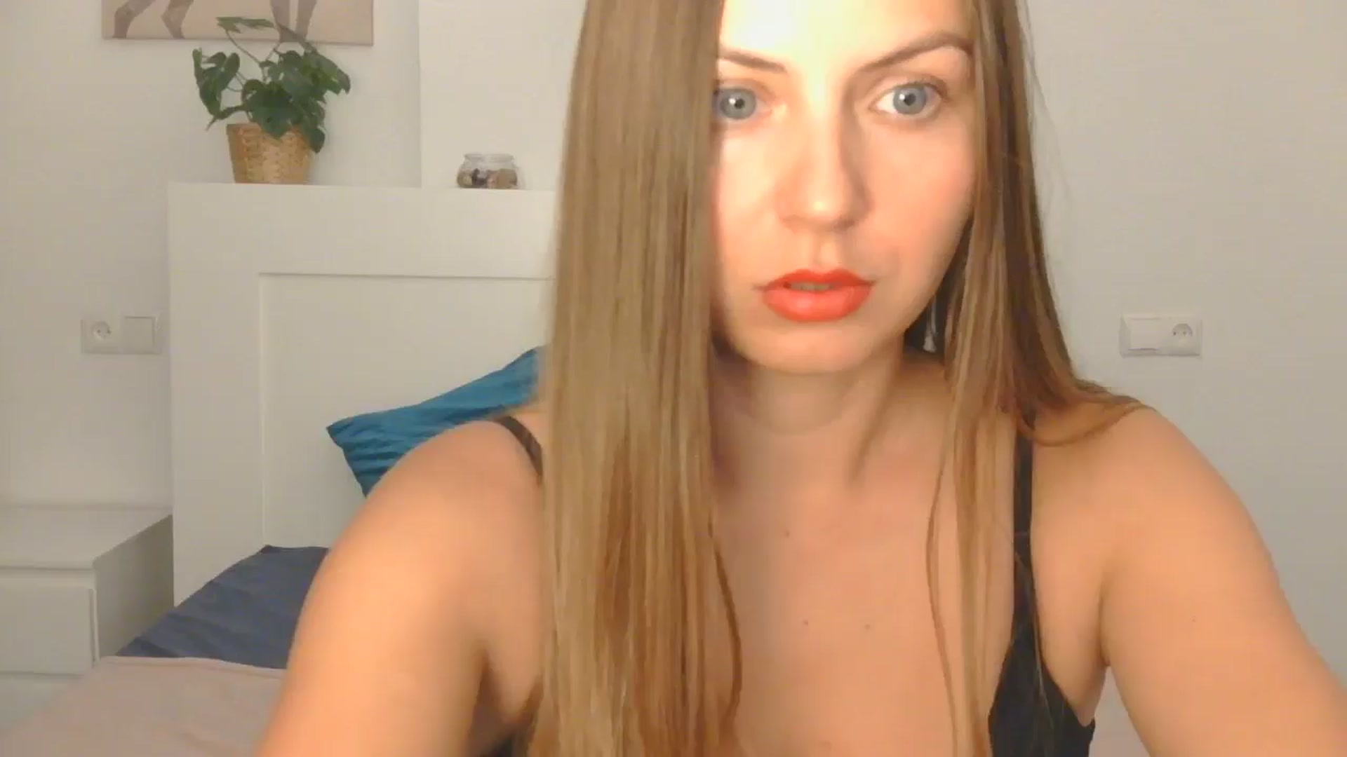 Gallery image thumbnail from AnotherLove4U's myfreecams stream on, 10/18/2024, 09:04 image 4 of 20