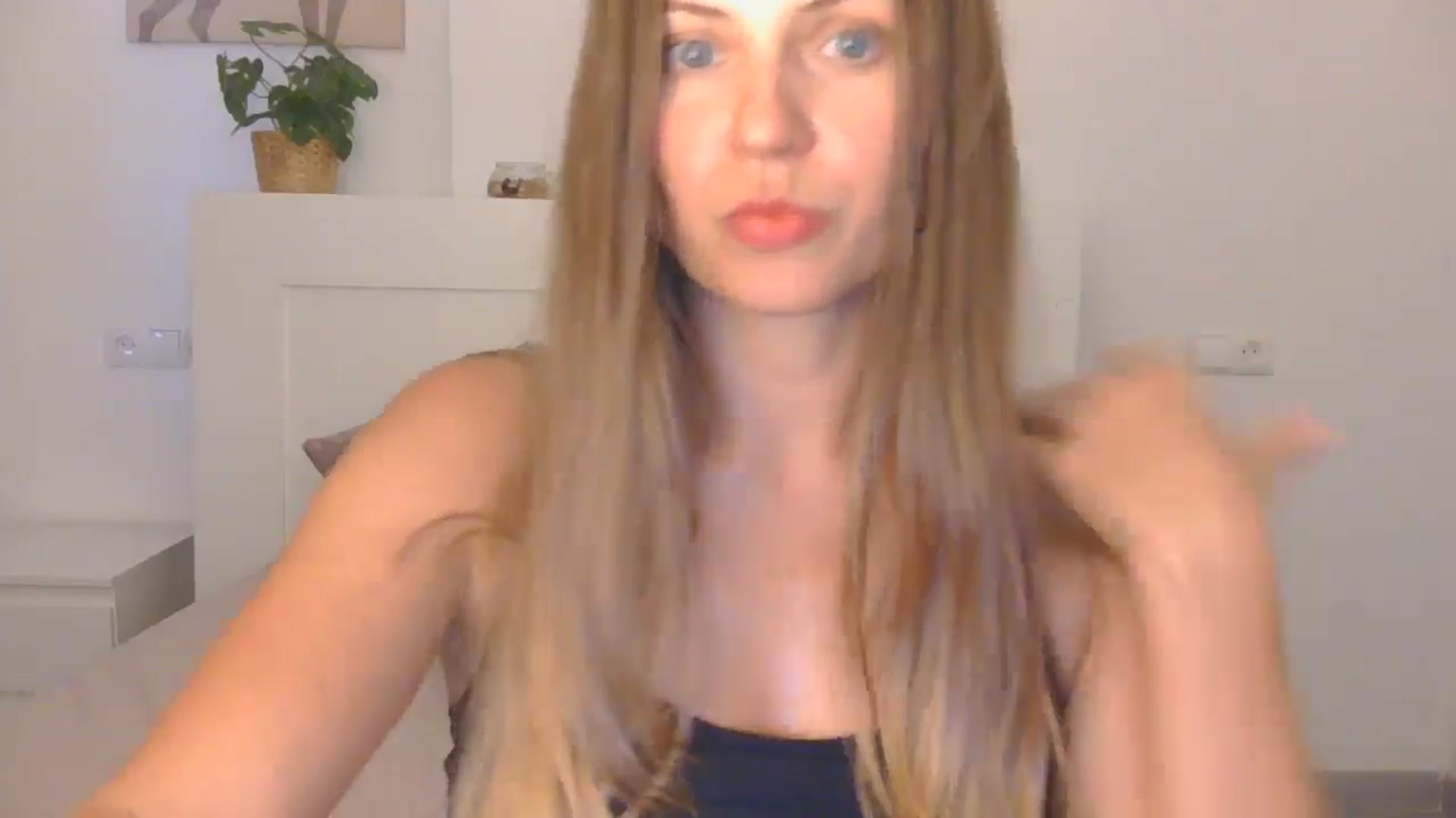 Gallery image thumbnail from AnotherLove4U's myfreecams stream on, 10/21/2024, 11:25 image 17 of 20