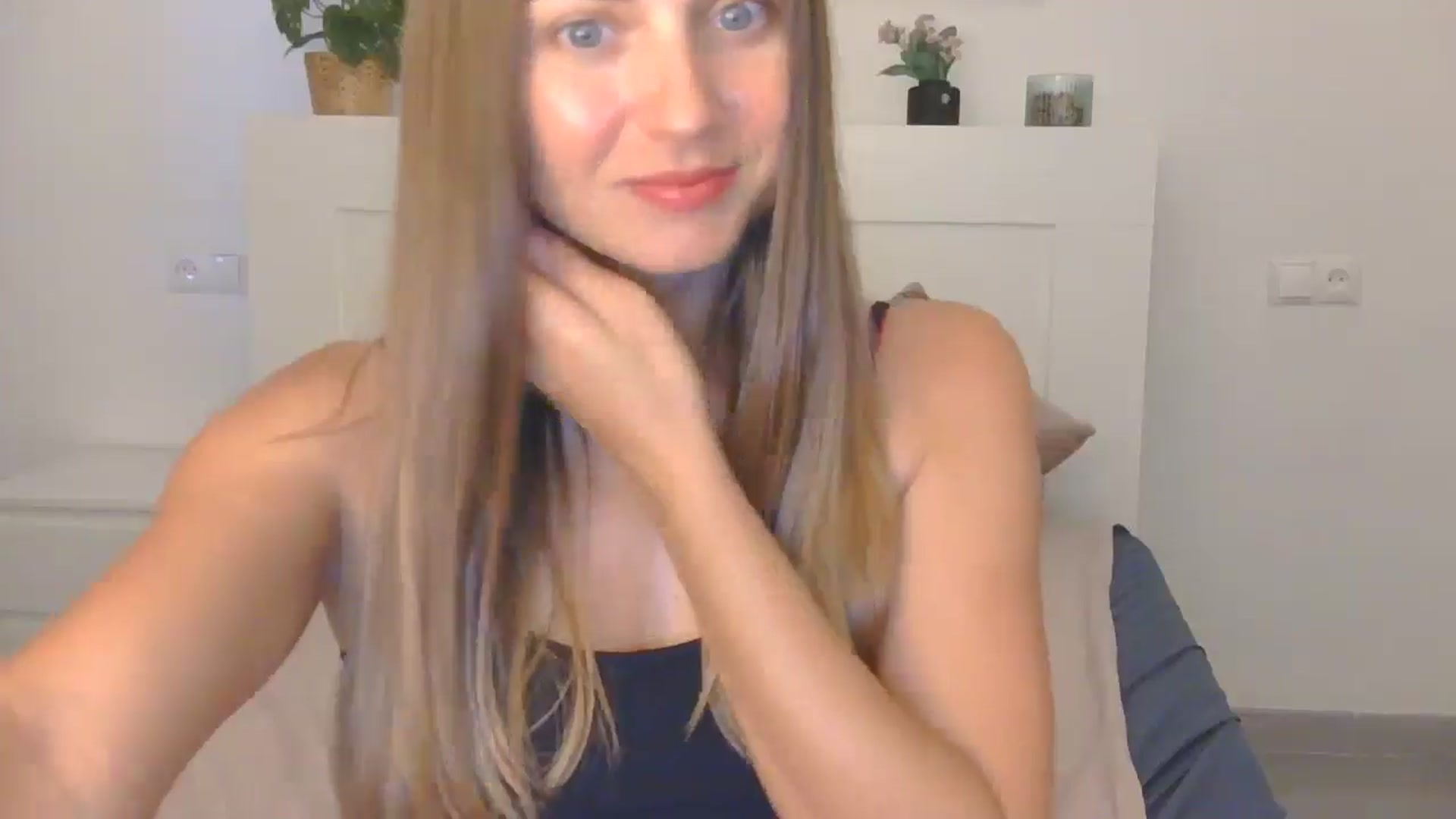Gallery image thumbnail from AnotherLove4U's myfreecams stream on, 10/21/2024, 11:25 image 4 of 20