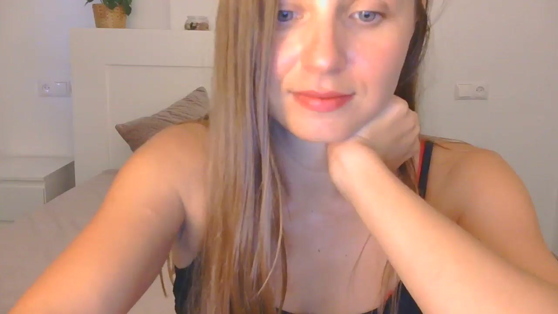 Gallery image thumbnail from AnotherLove4U's myfreecams stream on, 10/21/2024, 11:25 image 19 of 20