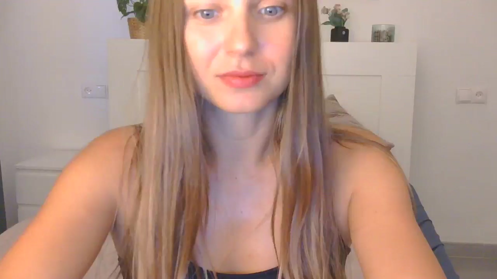 Gallery image thumbnail from AnotherLove4U's myfreecams stream on, 10/21/2024, 11:25 image 1 of 20