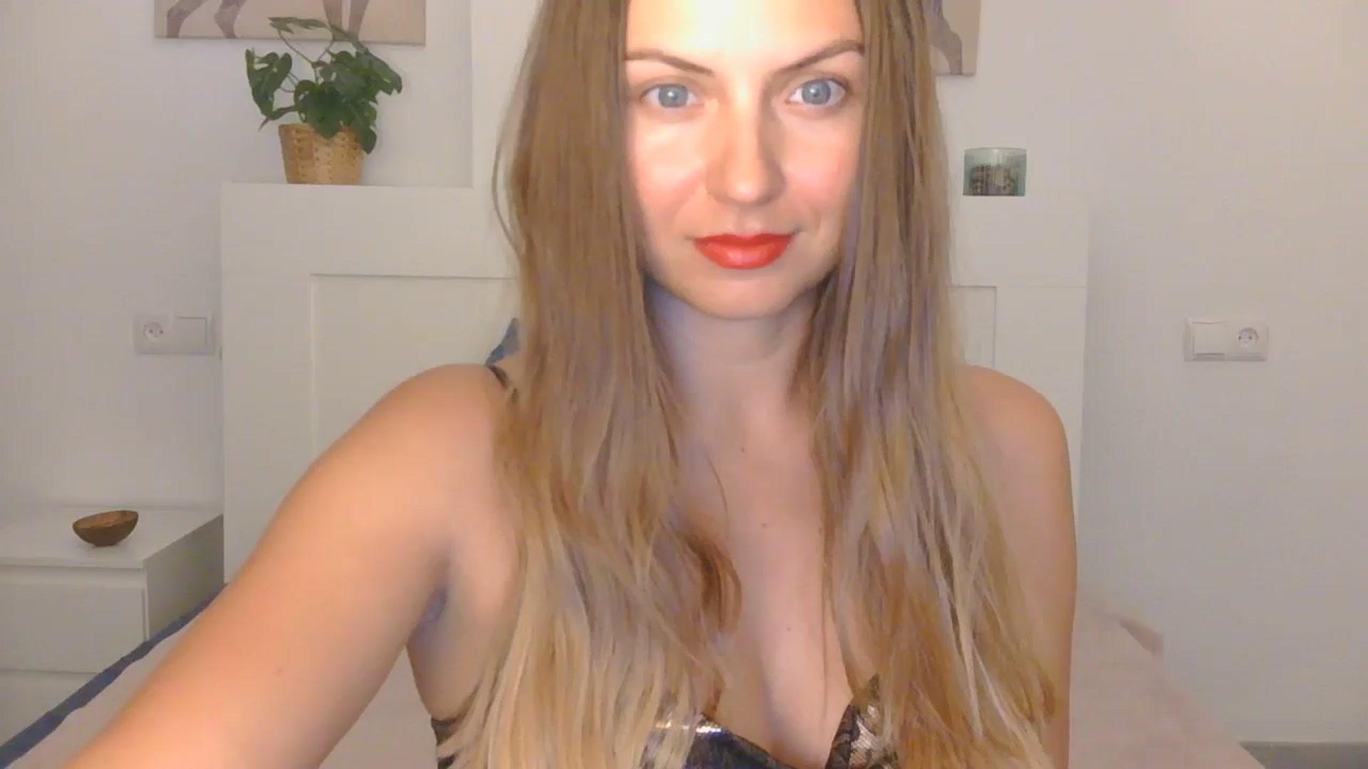 Gallery image thumbnail from AnotherLove4U's myfreecams stream on, 10/22/2024, 08:55 image 15 of 20