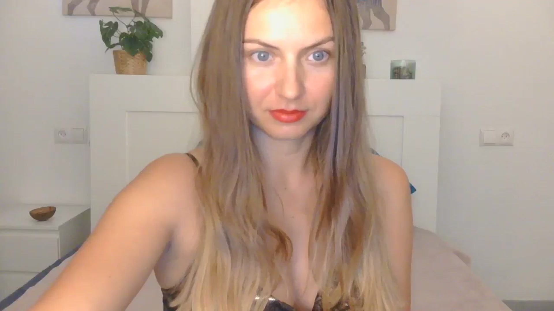 Gallery image thumbnail from AnotherLove4U's myfreecams stream on, 10/22/2024, 08:55 image 17 of 20