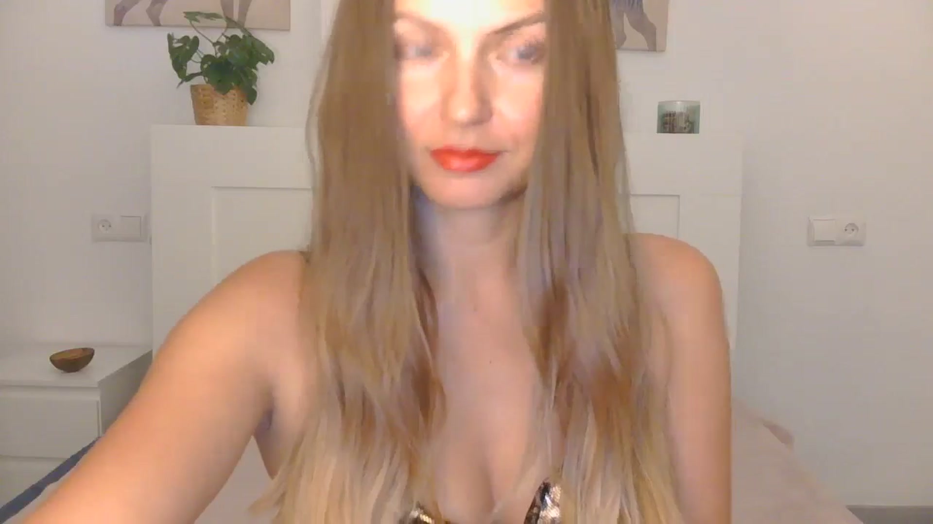 Gallery image thumbnail from AnotherLove4U's myfreecams stream on, 10/22/2024, 08:55 image 10 of 20