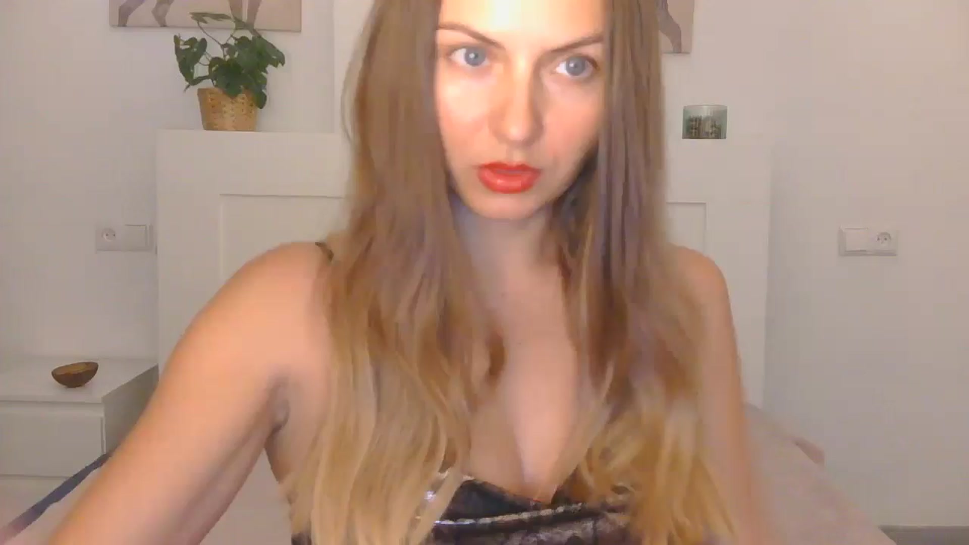 Gallery image thumbnail from AnotherLove4U's myfreecams stream on, 10/22/2024, 08:55 image 11 of 20