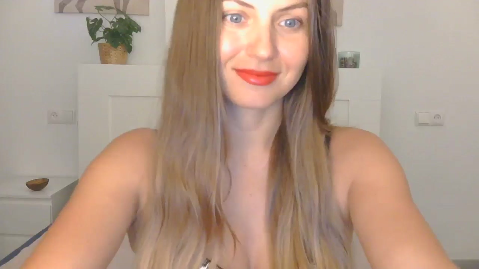 Gallery image thumbnail from AnotherLove4U's myfreecams stream on, 10/22/2024, 08:55 image 2 of 20