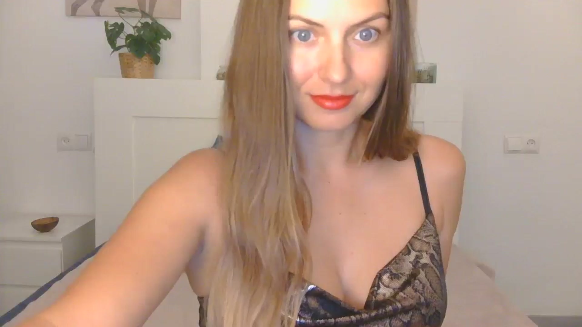 Gallery image thumbnail from AnotherLove4U's myfreecams stream on, 10/22/2024, 08:55 image 8 of 20