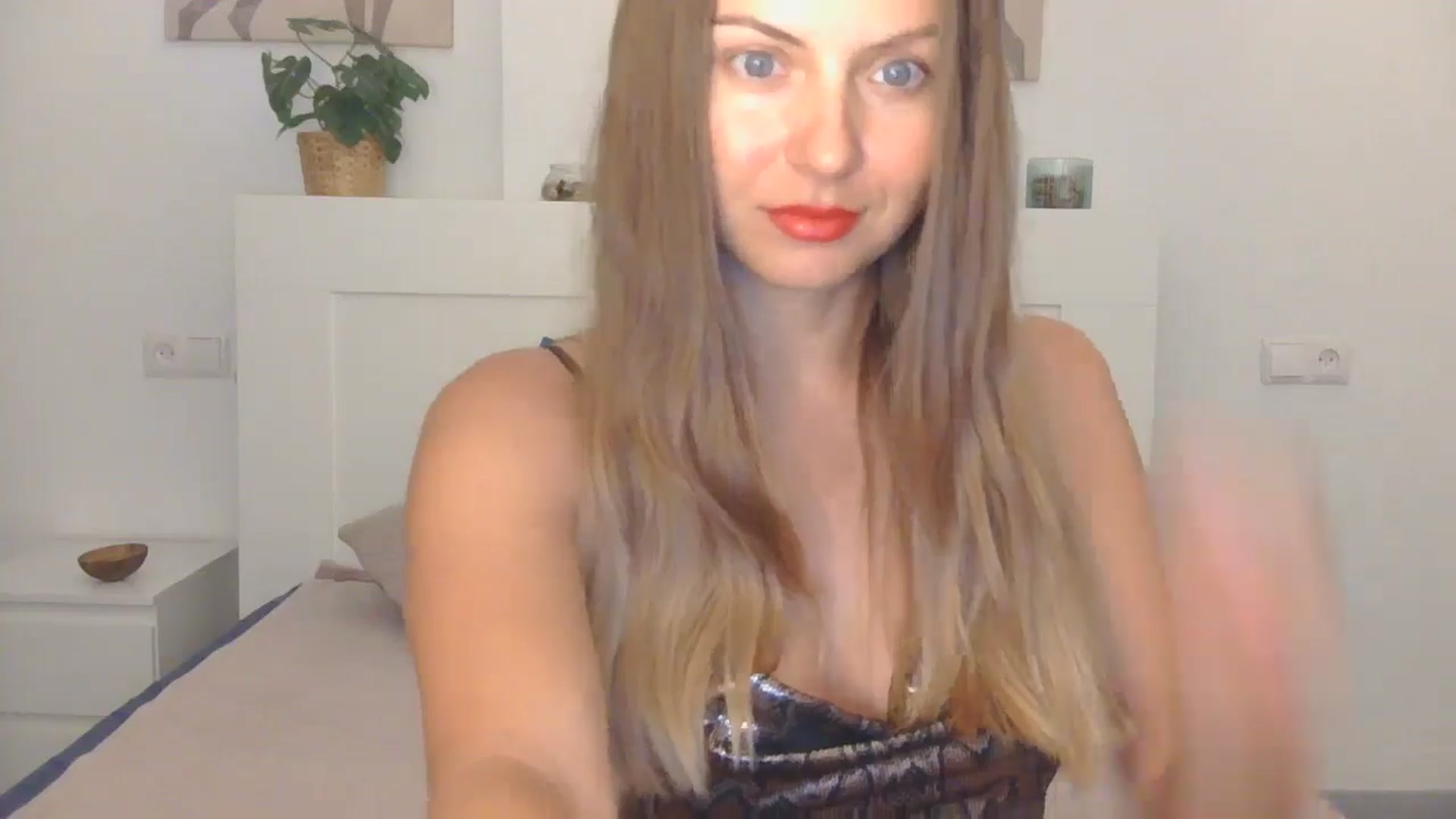 Gallery image thumbnail from AnotherLove4U's myfreecams stream on, 10/22/2024, 08:55 image 3 of 20