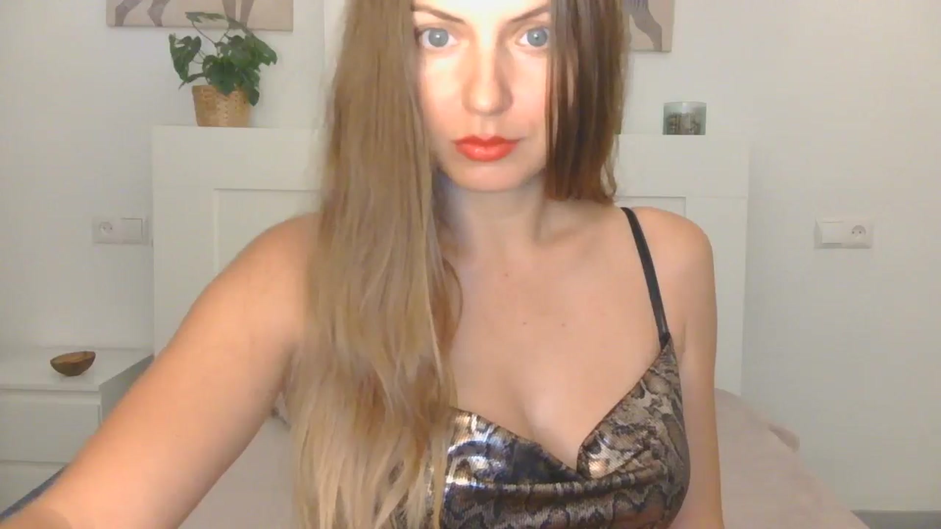Gallery image thumbnail from AnotherLove4U's myfreecams stream on, 10/22/2024, 08:55 image 4 of 20