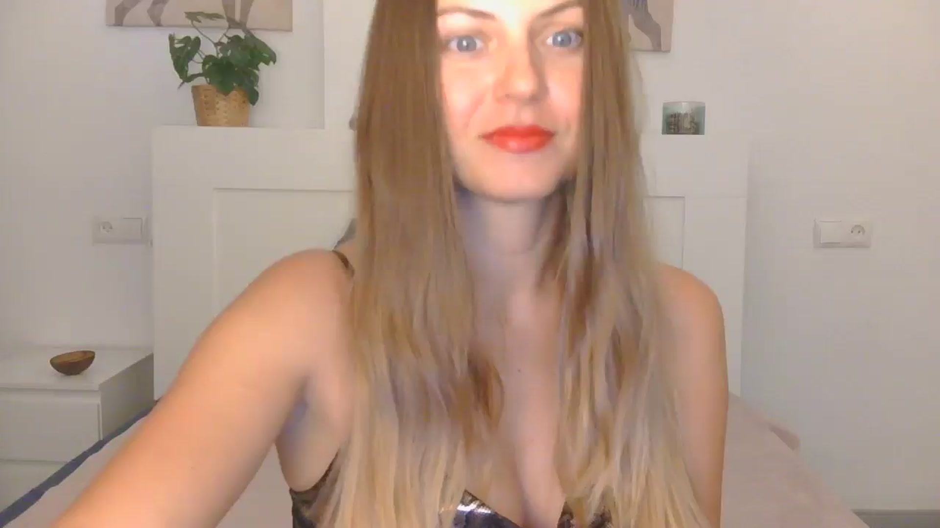 Gallery image thumbnail from AnotherLove4U's myfreecams stream on, 10/22/2024, 08:55 image 18 of 20