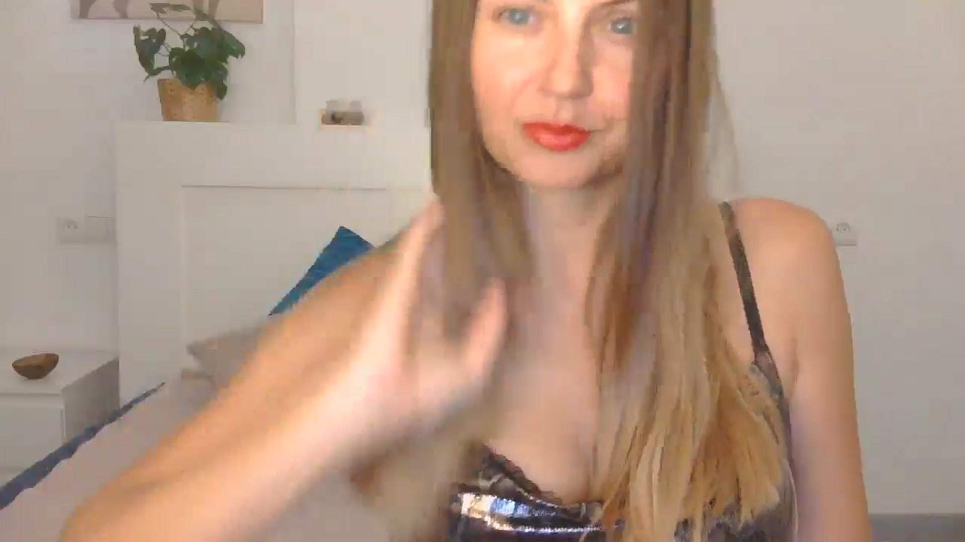 Gallery image thumbnail from AnotherLove4U's myfreecams stream on, 10/22/2024, 09:46 image 10 of 20