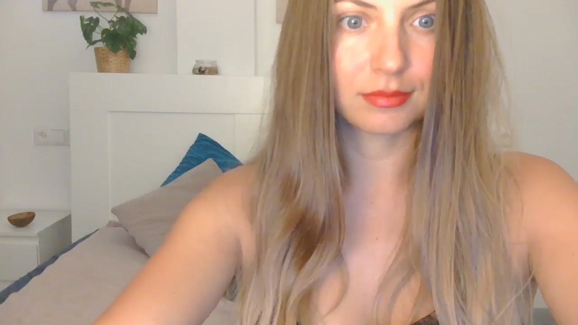 Gallery image thumbnail from AnotherLove4U's myfreecams stream on, 10/22/2024, 09:46 image 3 of 20