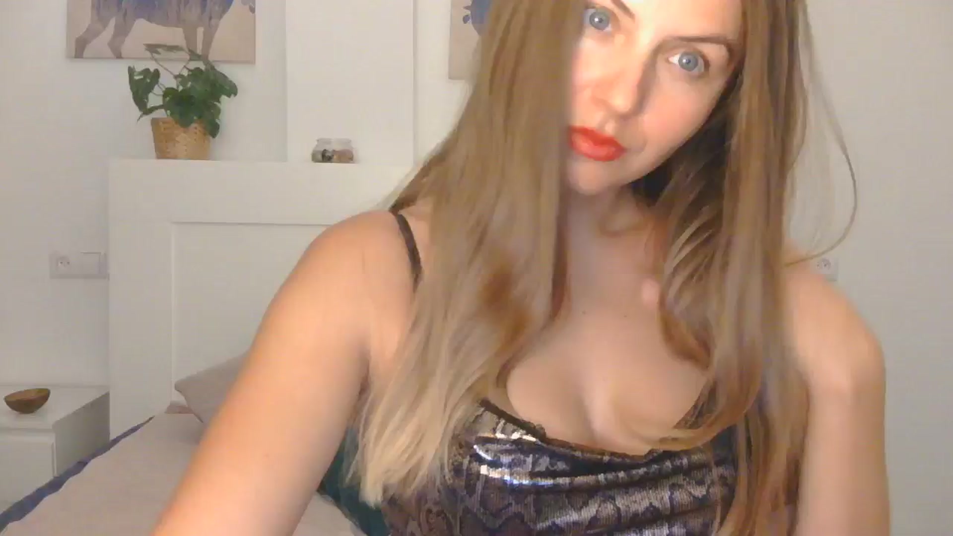 Gallery image thumbnail from AnotherLove4U's myfreecams stream on, 10/22/2024, 09:46 image 1 of 20