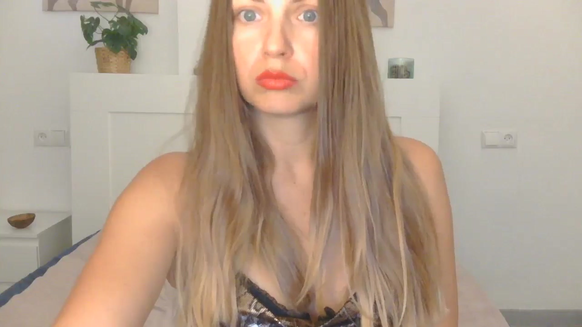 Gallery image thumbnail from AnotherLove4U's myfreecams stream on, 10/22/2024, 09:46 image 8 of 20