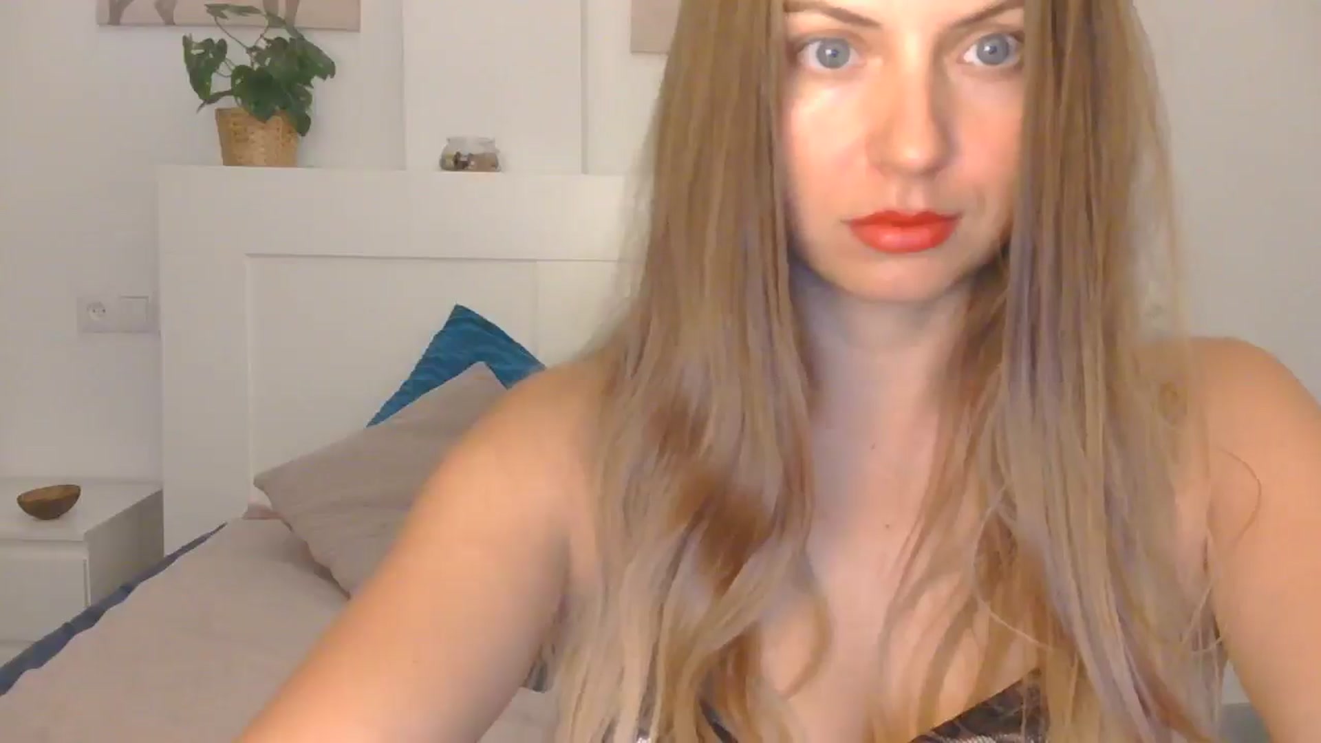 Gallery image thumbnail from AnotherLove4U's myfreecams stream on, 10/22/2024, 09:46 image 2 of 20