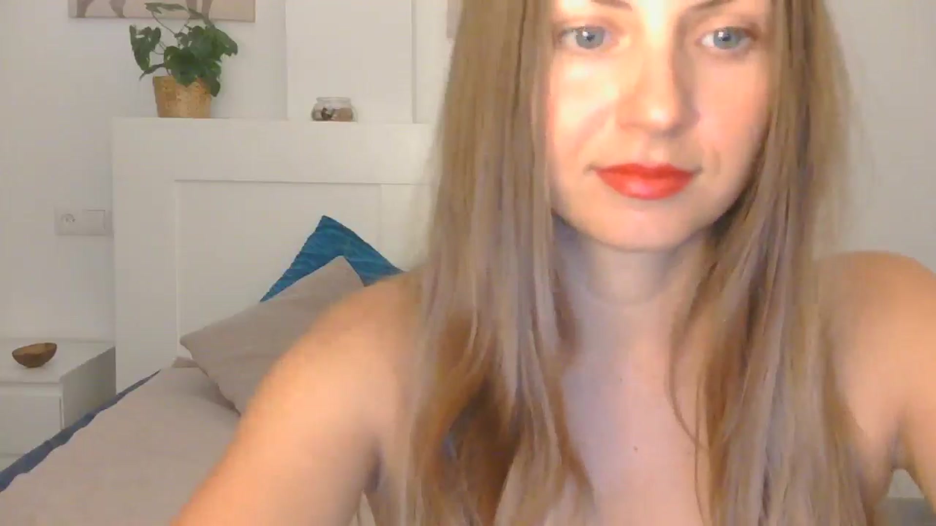 Gallery image thumbnail from AnotherLove4U's myfreecams stream on, 10/22/2024, 09:46 image 5 of 20