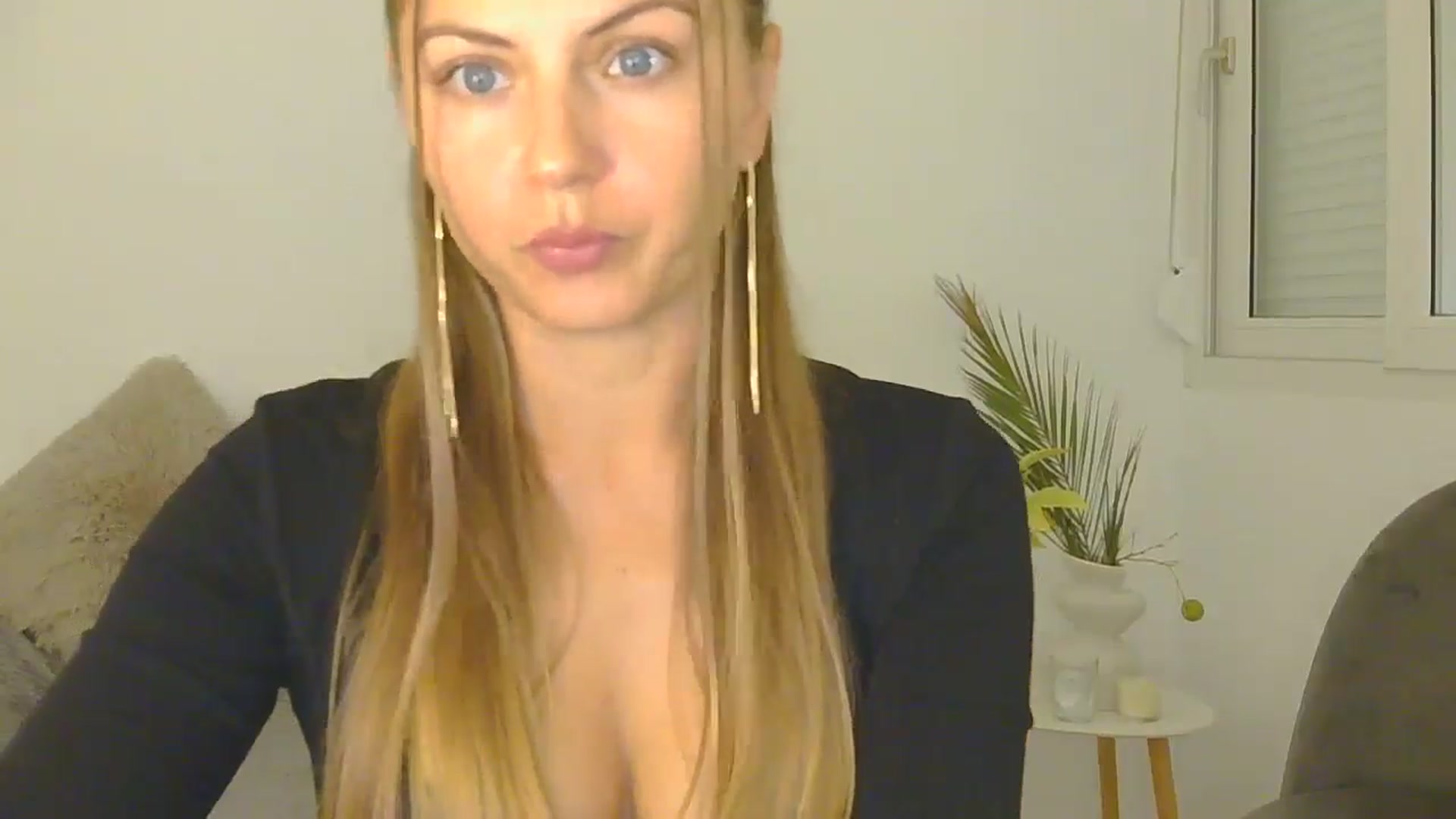 Gallery image thumbnail from AnotherLove4U's myfreecams stream on, 11/04/2024, 10:47 image 11 of 20