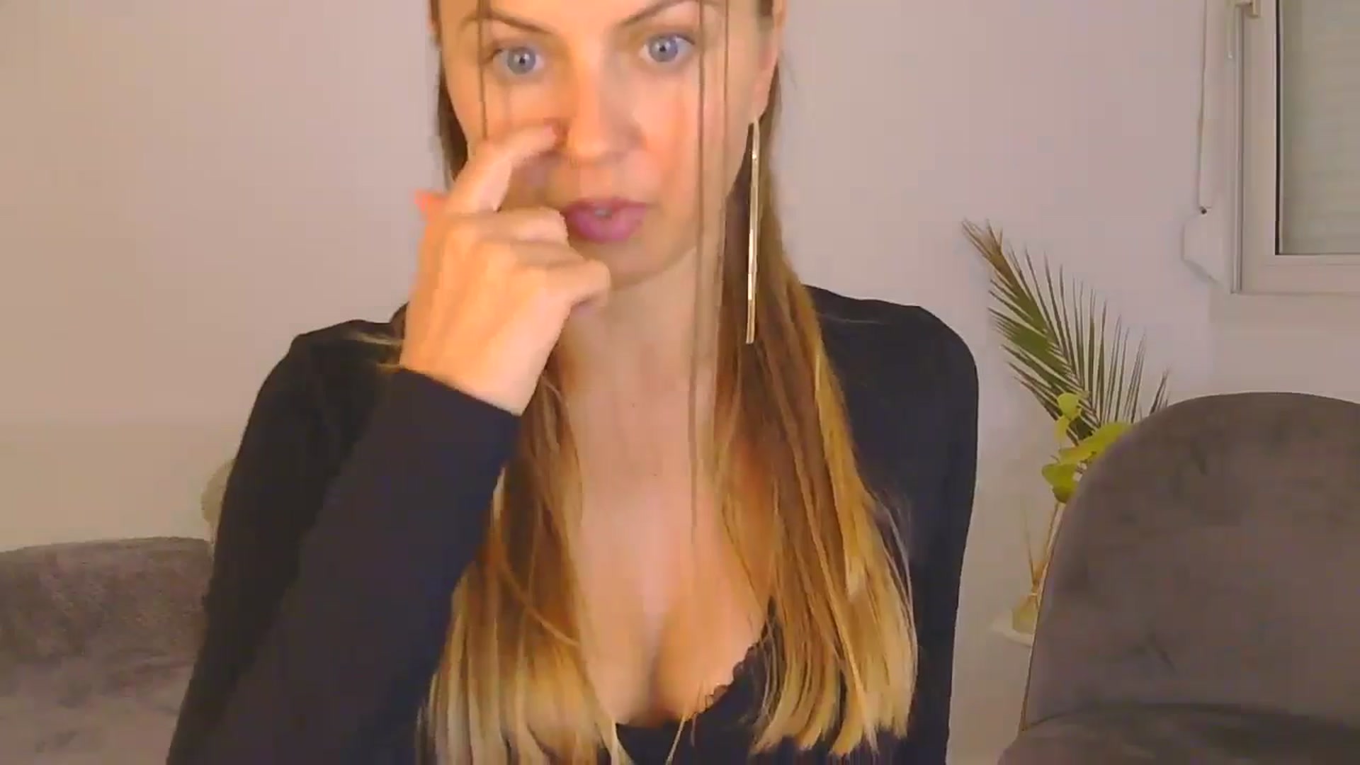 Gallery image thumbnail from AnotherLove4U's myfreecams stream on, 11/04/2024, 13:04 image 16 of 20
