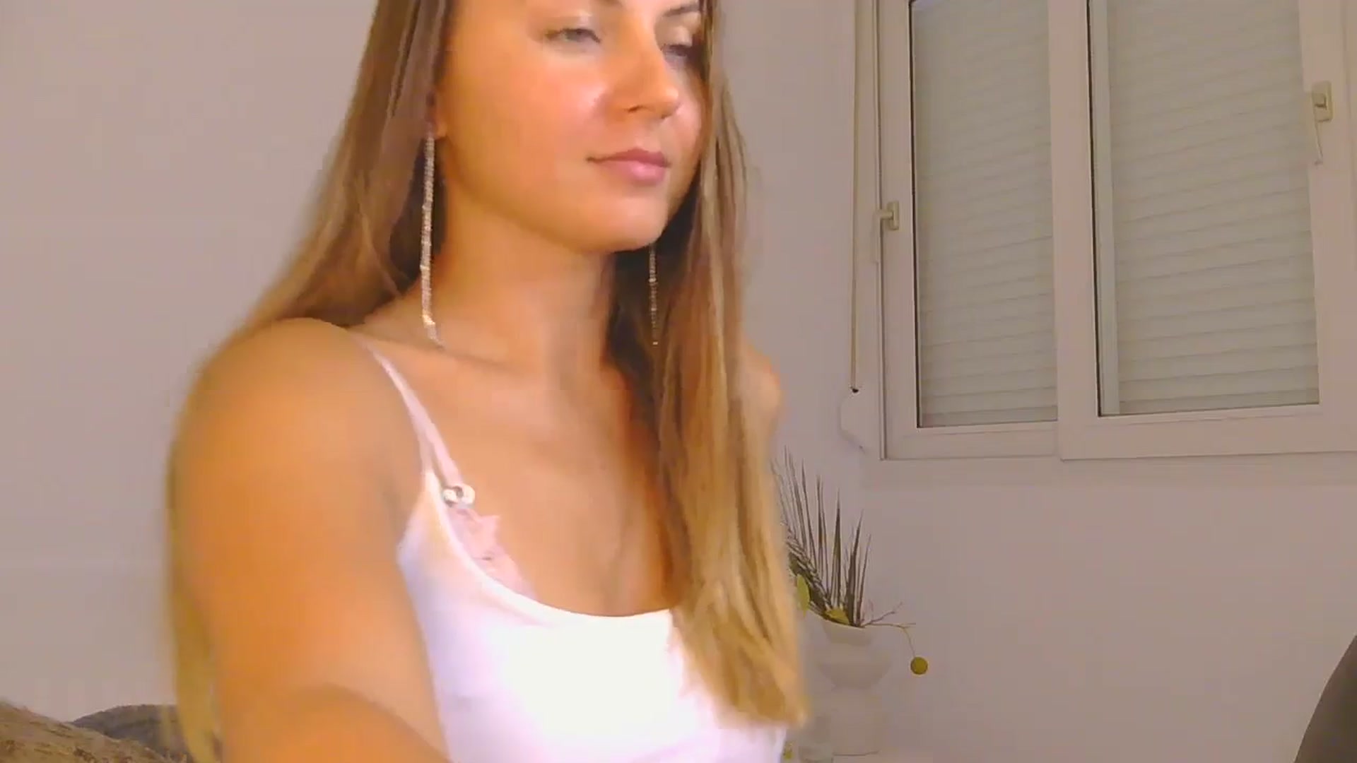 Gallery image thumbnail from AnotherLove4U's myfreecams stream on, 11/07/2024, 11:54 image 19 of 20