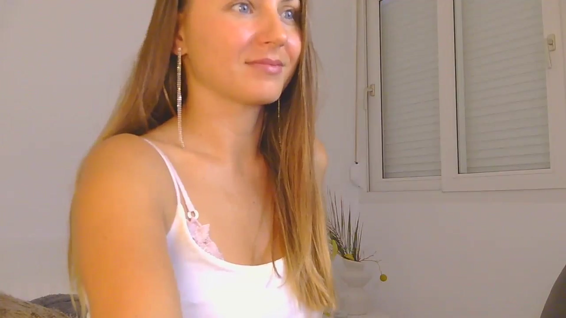 Gallery image thumbnail from AnotherLove4U's myfreecams stream on, 11/07/2024, 11:54 image 11 of 20