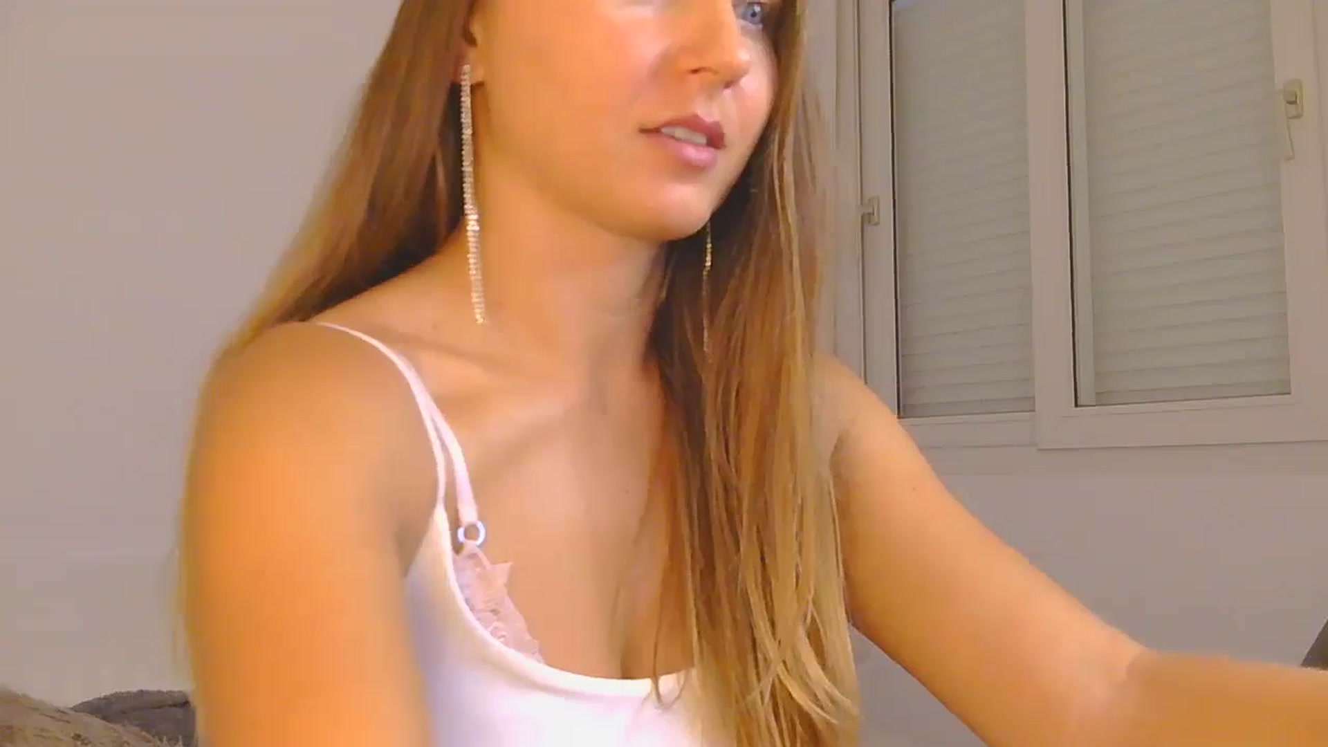 Gallery image thumbnail from AnotherLove4U's myfreecams stream on, 11/07/2024, 11:54 image 10 of 20