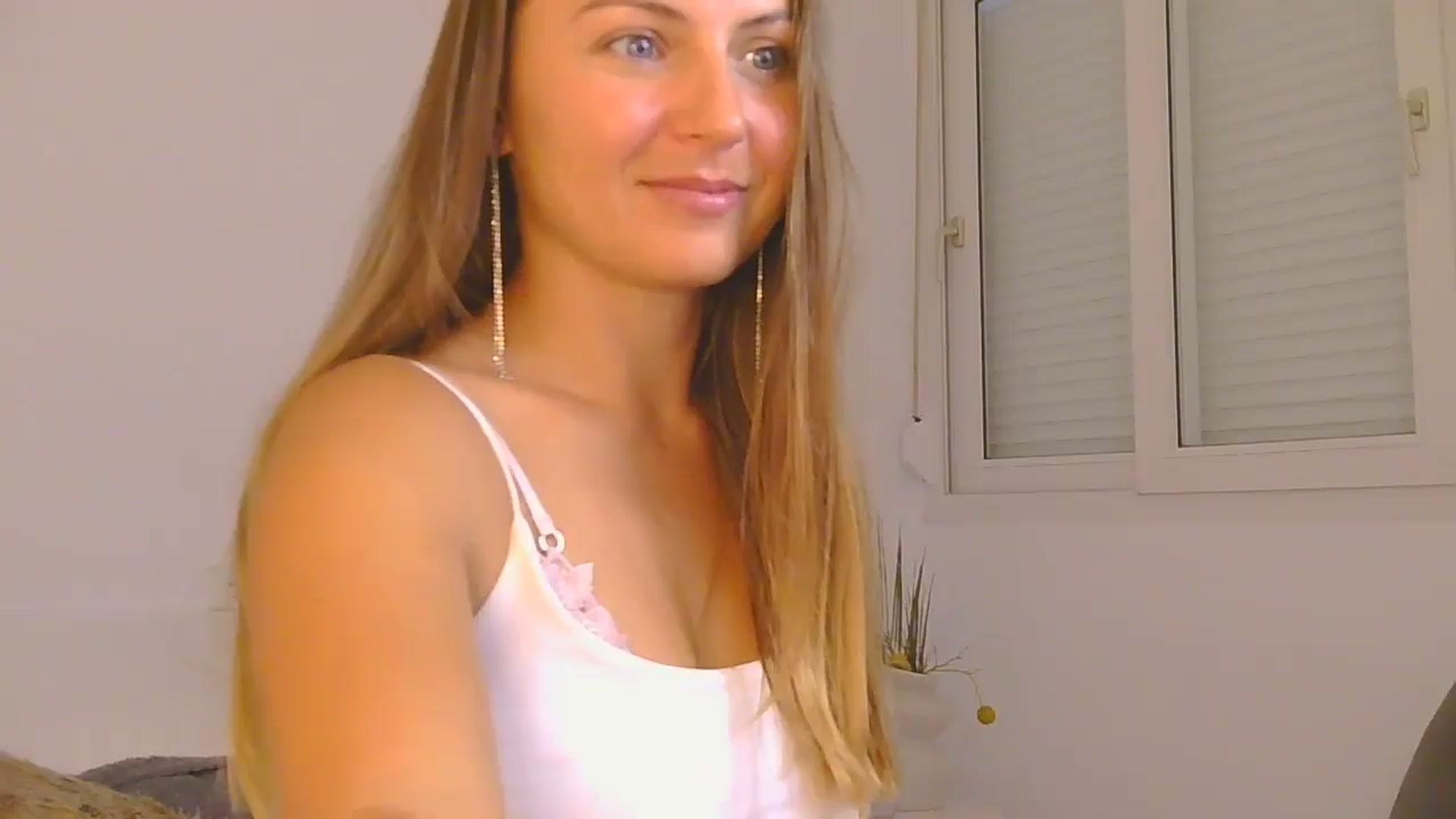 Gallery image thumbnail from AnotherLove4U's myfreecams stream on, 11/07/2024, 11:54 image 17 of 20