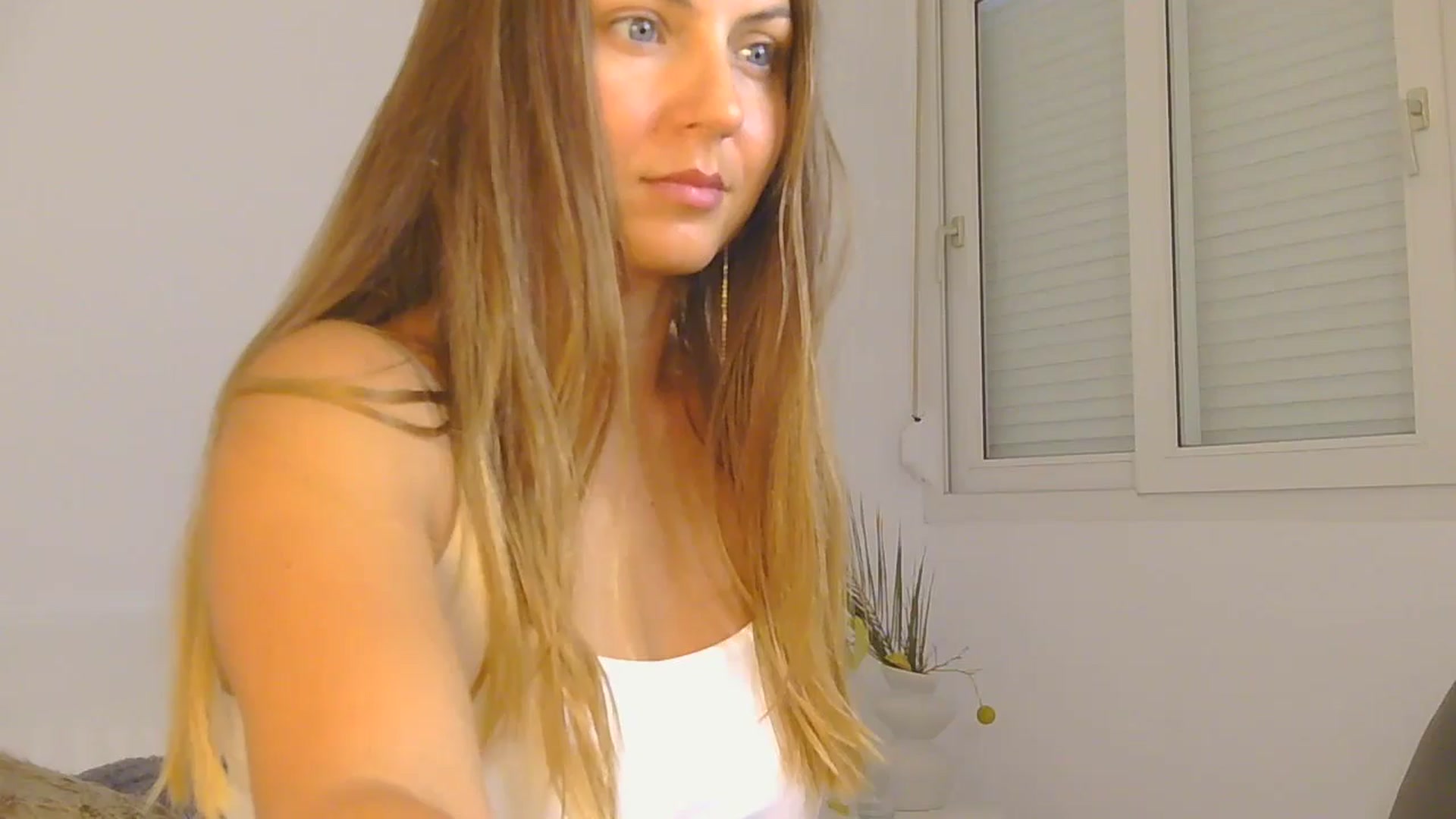 Gallery image thumbnail from AnotherLove4U's myfreecams stream on, 11/07/2024, 11:54 image 4 of 20