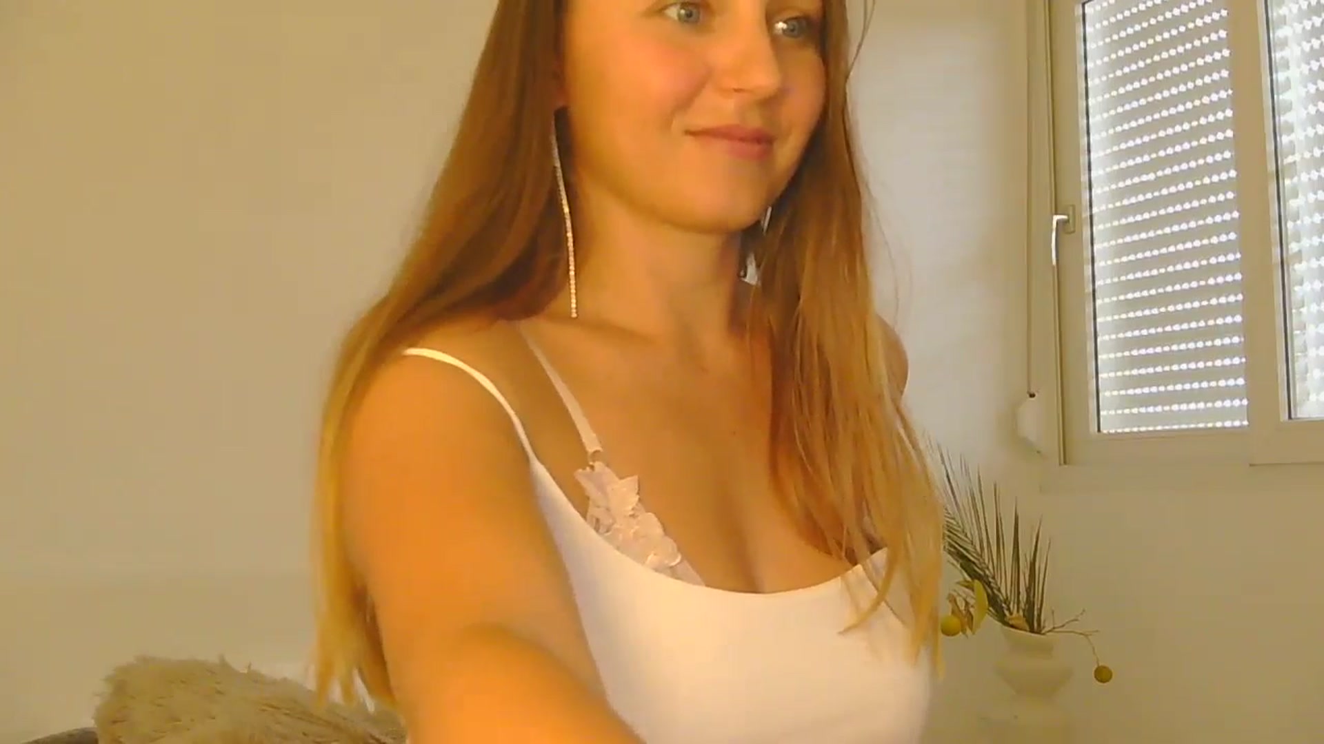 Gallery image thumbnail from AnotherLove4U's myfreecams stream on, 11/07/2024, 13:07 image 9 of 20
