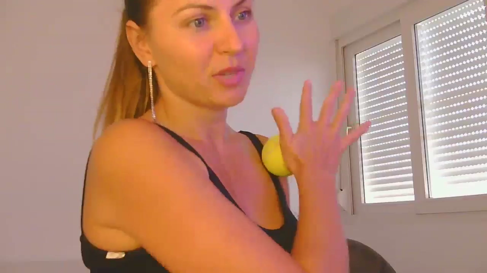 Gallery image thumbnail from AnotherLove4U's myfreecams stream on, 11/12/2024, 11:05 image 17 of 20