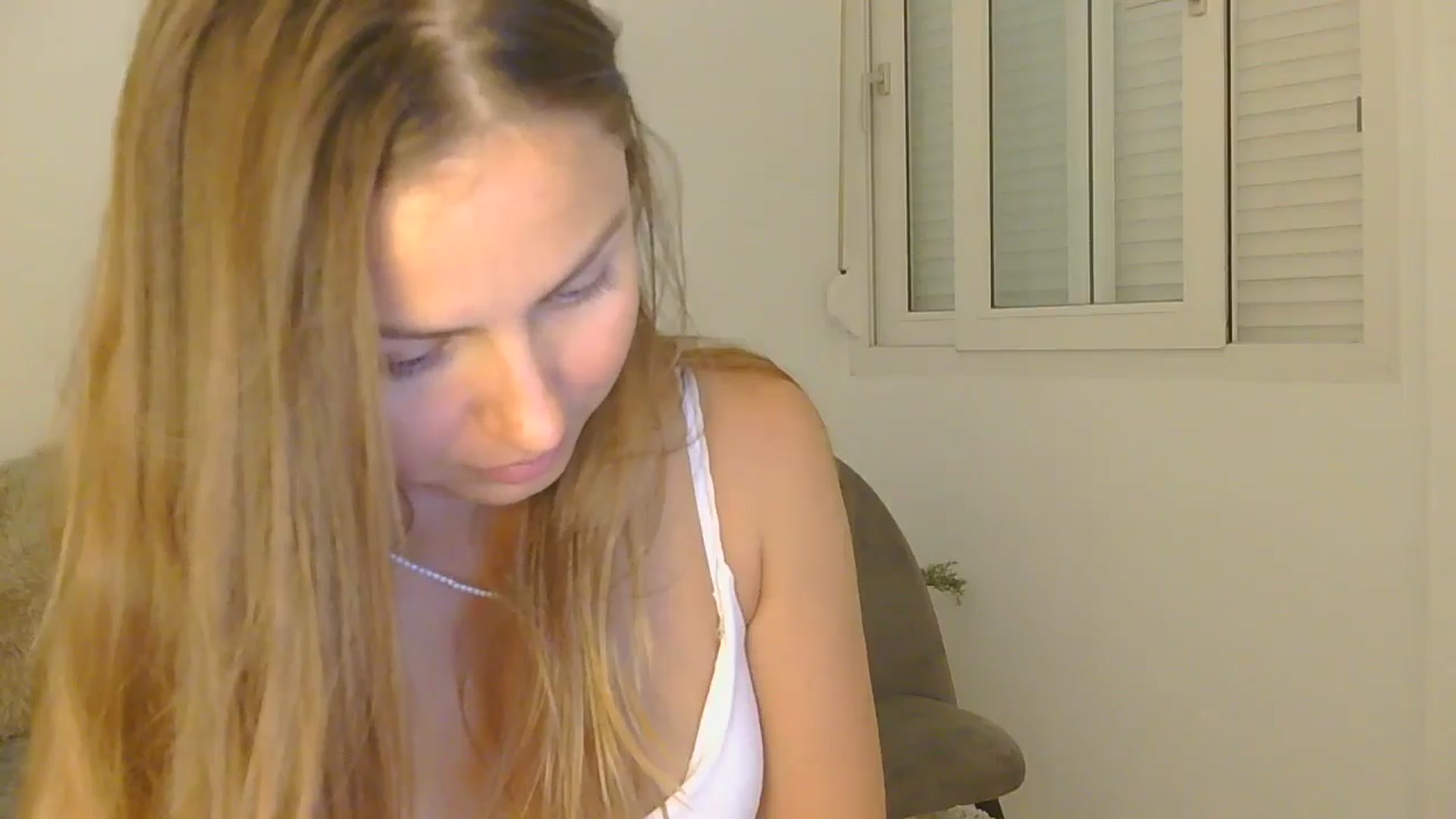 Gallery image thumbnail from AnotherLove4U's myfreecams stream on, 11/19/2024, 11:59 image 15 of 20